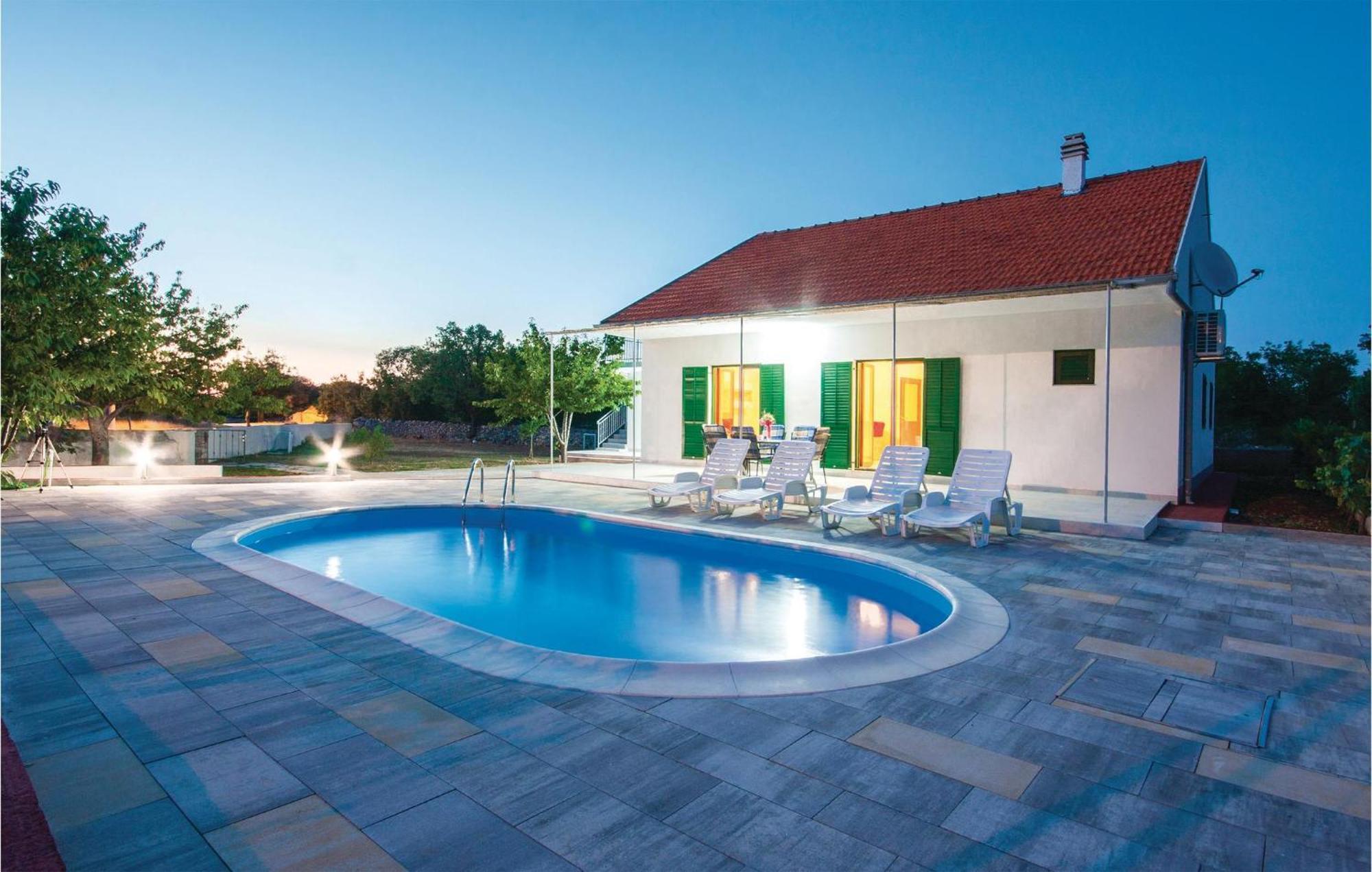 Nice Home In Lozovac With House A Panoramic View Exterior foto