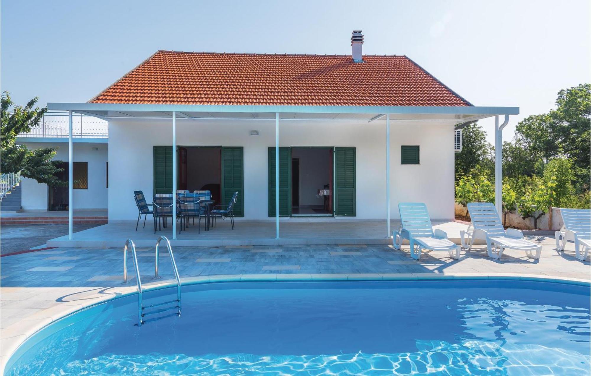 Nice Home In Lozovac With House A Panoramic View Exterior foto