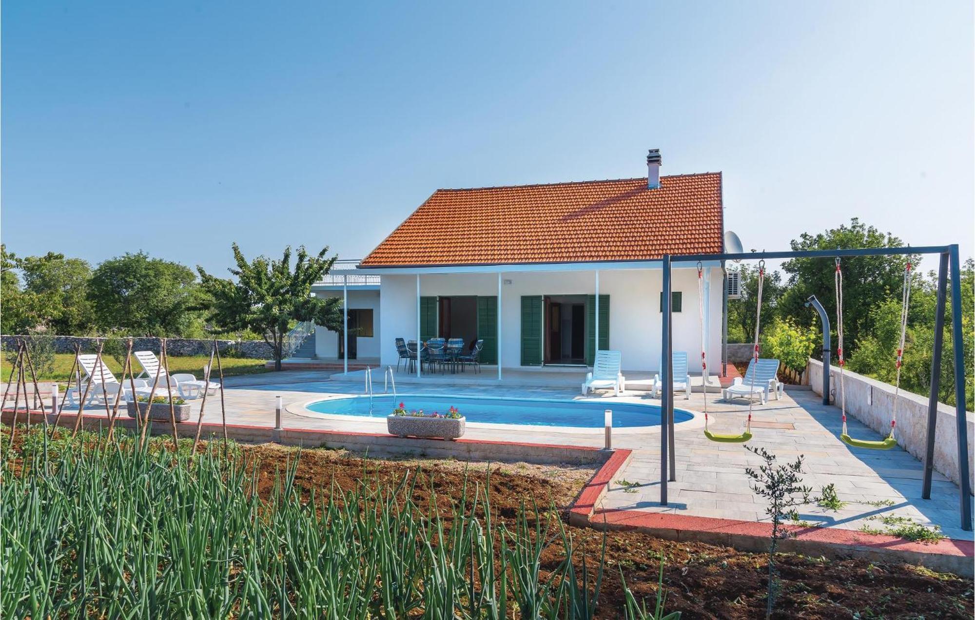 Nice Home In Lozovac With House A Panoramic View Exterior foto